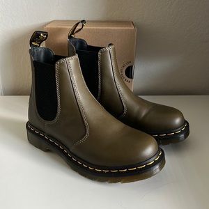 Dr. Martens Wanama Chelsea Boots